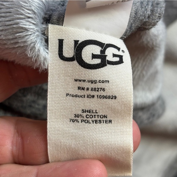 UGG Gray Women's Cozy Poncho in M/L —in gorgeous condition! - Picture 6 of 11